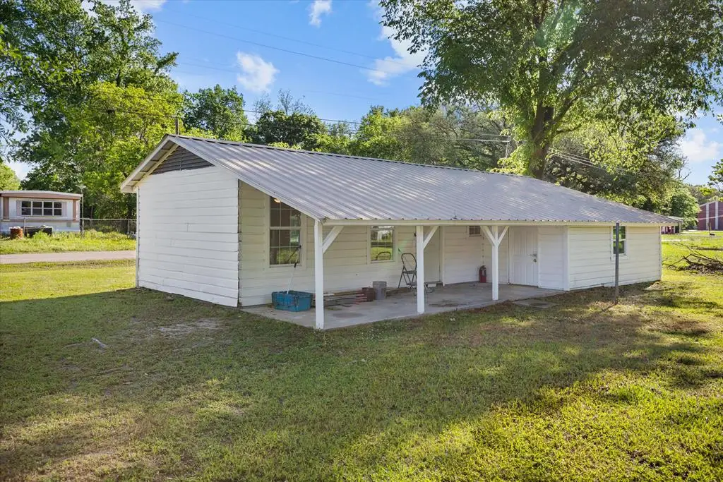 113 W Linn St, Huntington, TX 75949 - #1