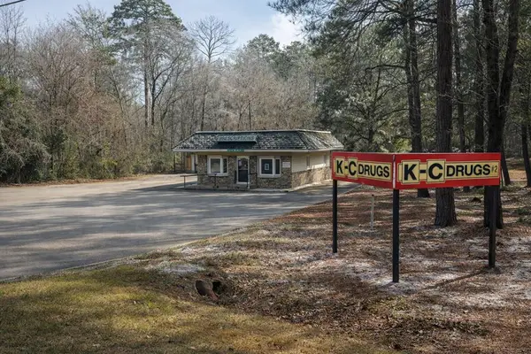 2155 Worth Street, Hemphill, TX 75948