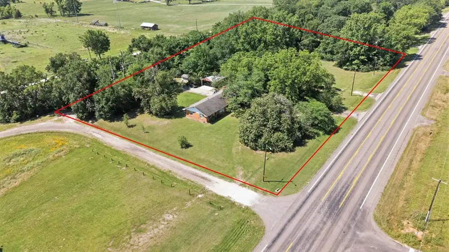 729 Broad St, Oakwood, TX 75855 - #2