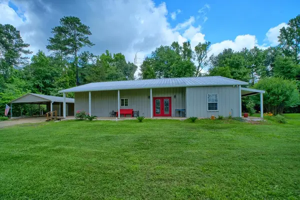 300 N Texas Street, Hemphill, TX 75948
