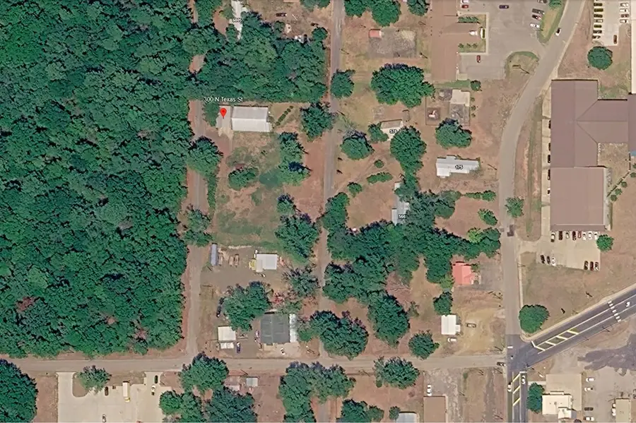 300 N Texas Street, Hemphill, TX 75948 - #2