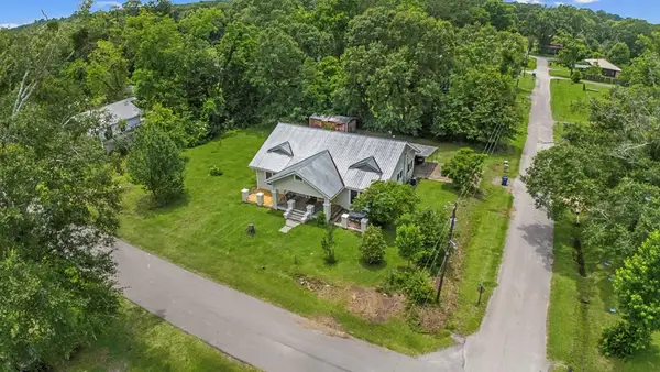211 N Vallie Avenue, Kirbyville, TX 75956