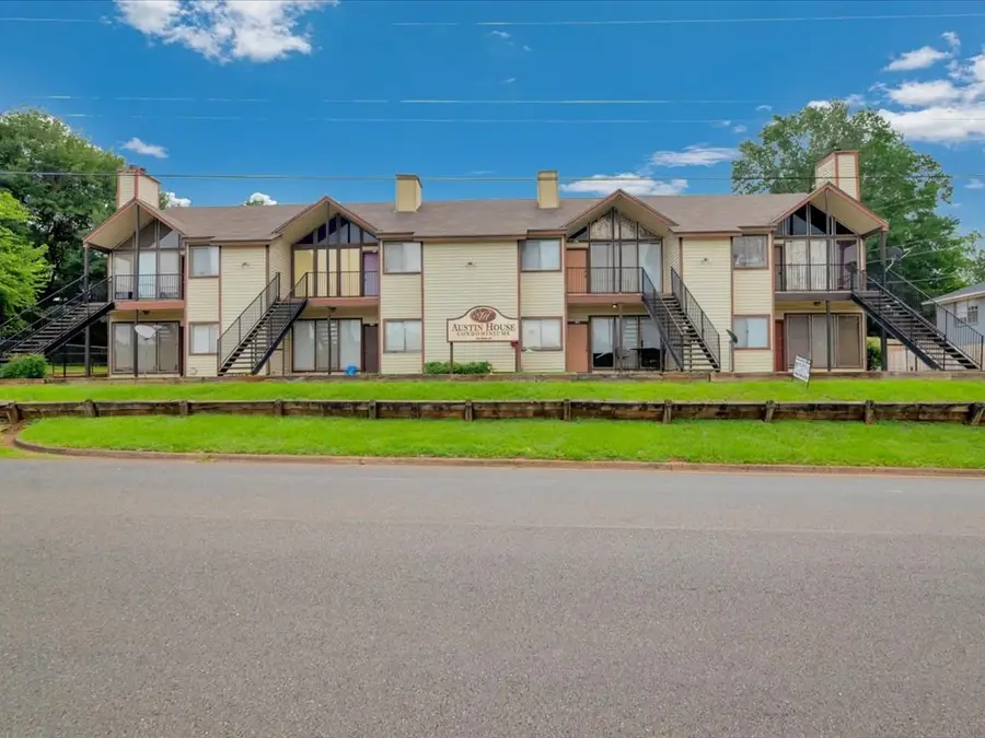 908 Pearl Street, Nacogdoches, TX 75961 - #2