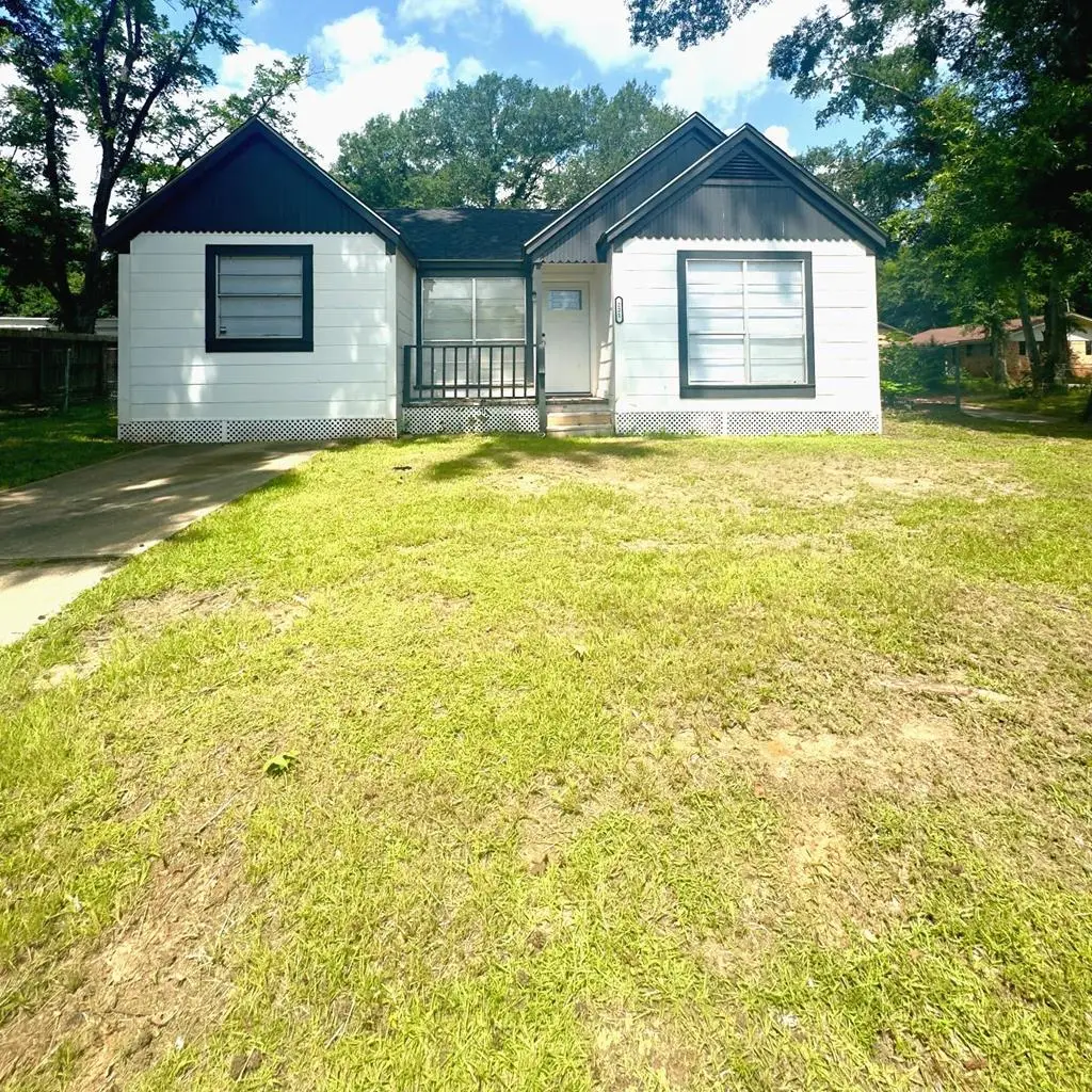 221 N Sanders St, Nacogdoches, TX 75964 - #1