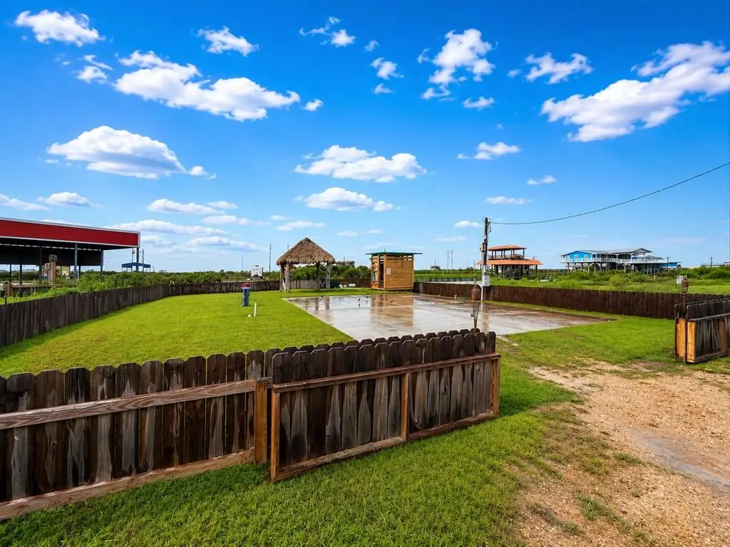 1123 Mabry, Gilchrist, TX 77617 - #1