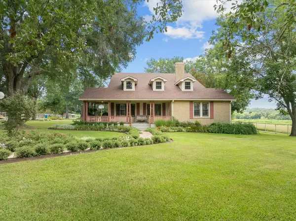 2807 S Fm 225, Henderson, TX 75654