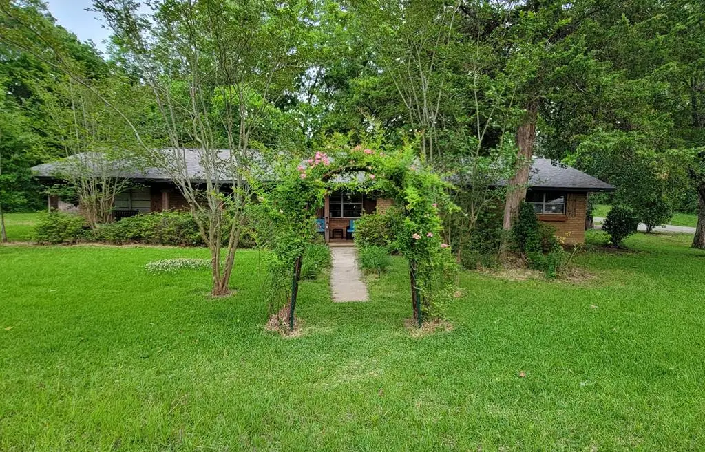 711 Sheffield Street, Broaddus, TX 75929 - #1