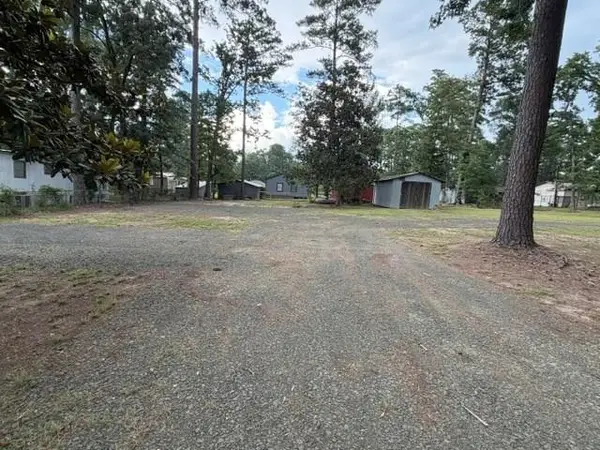 562 Toledo Beach Drive, Hemphill, TX 75948