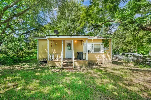 281 W Maple Street, Huntington, TX 75949