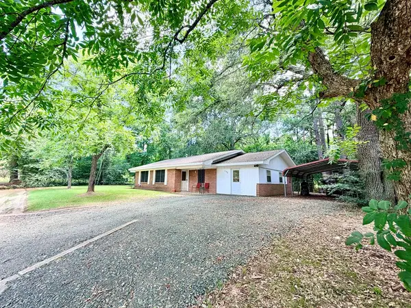 112 Highland St, Hemphill, TX 75948