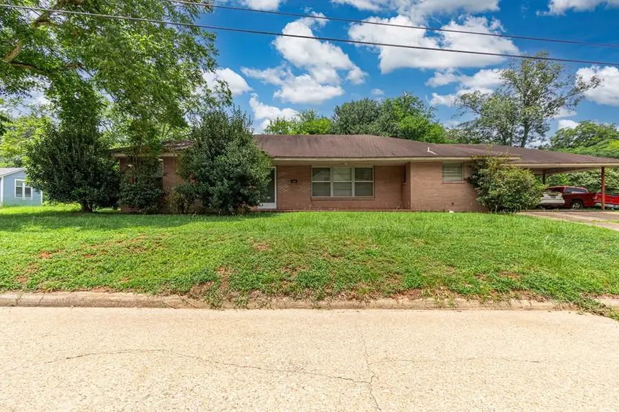 203 N Sanders St, Nacogdoches, TX 75961 - #2
