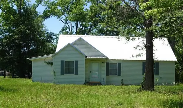 220 E Spruce St, Huntington, TX 75949
