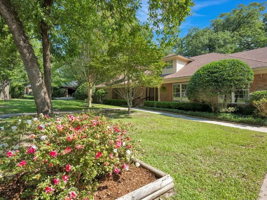 2025 Surrey St, Nacogdoches, TX 75965 - #2