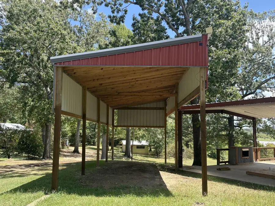 186 County Road 4804 E, Broaddus, TX 75929 - #2