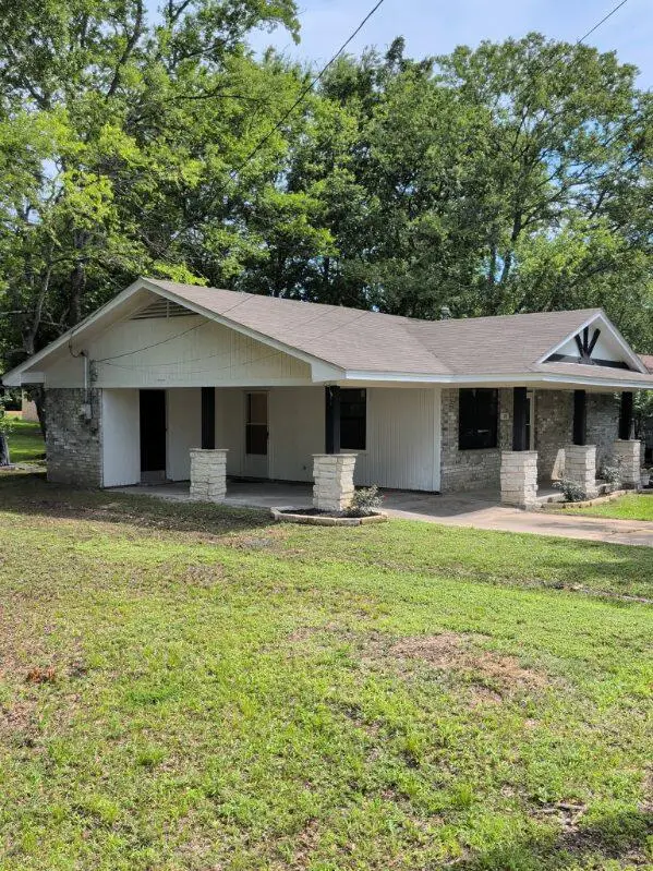 107 Thomas St, Crockett, TX 75835 - #1