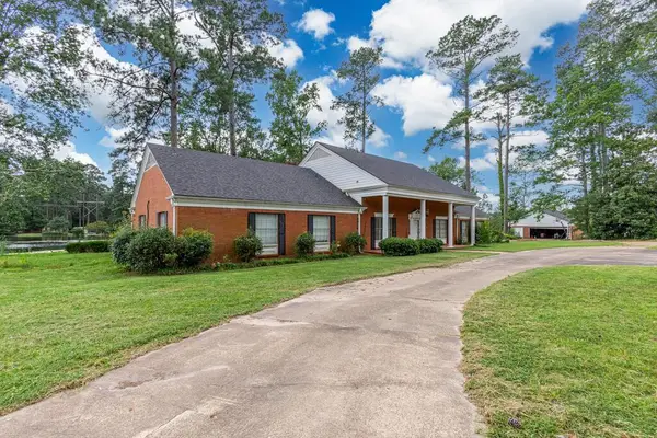 1215 Englewood Drive, Nacogdoches, TX 75904