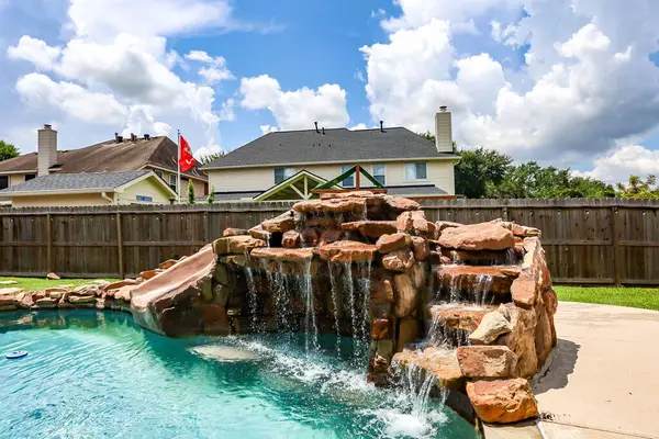 4302 Tree Line Dr, Pasadena, TX 77505