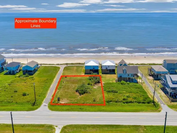 995 Lazy Lane, Gilchrist, TX 77617