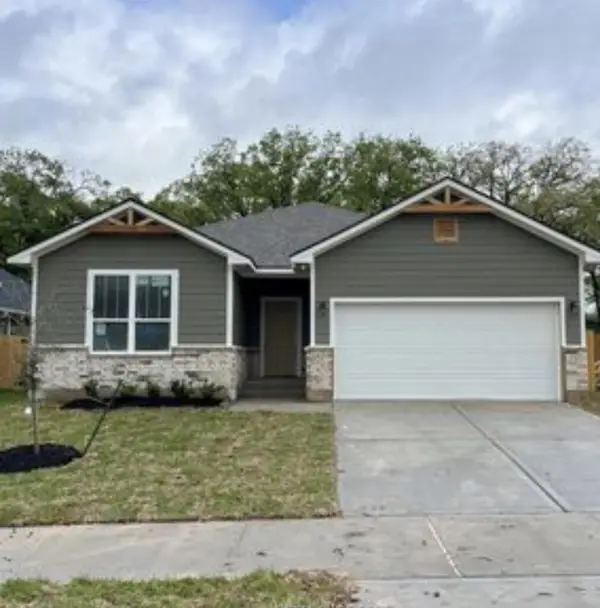 2415 Lightfoot Ln, Bryan, TX 77803
