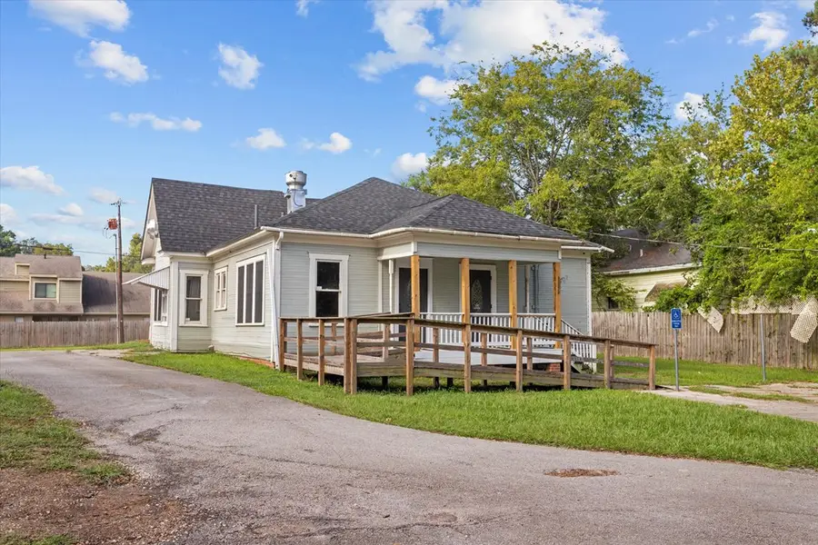 135 East Denman Avenue, Lufkin, TX 75901 - #3
