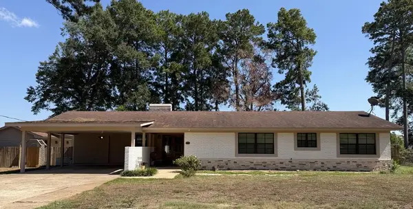 1206 Woodlawn Drive, Center, TX 75935