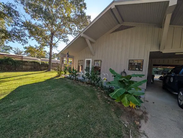 912 Twin Cedar Drive, Hemphill, TX 75948