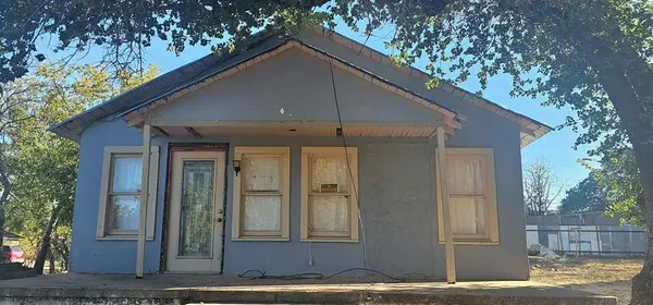 506 E 2nd St, Brady, TX 76825