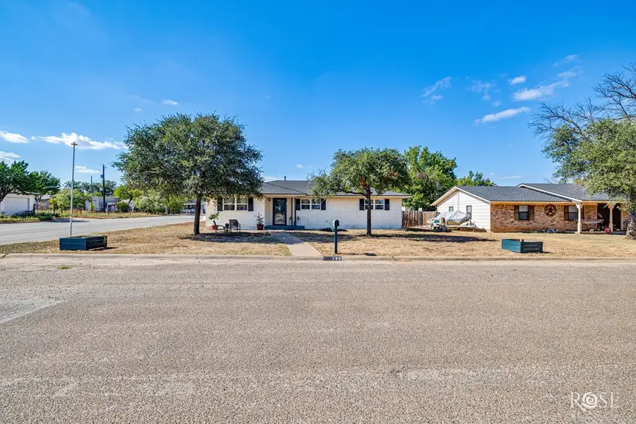 106 Sargent Ave, Ballinger, TX 76821 - Image #3