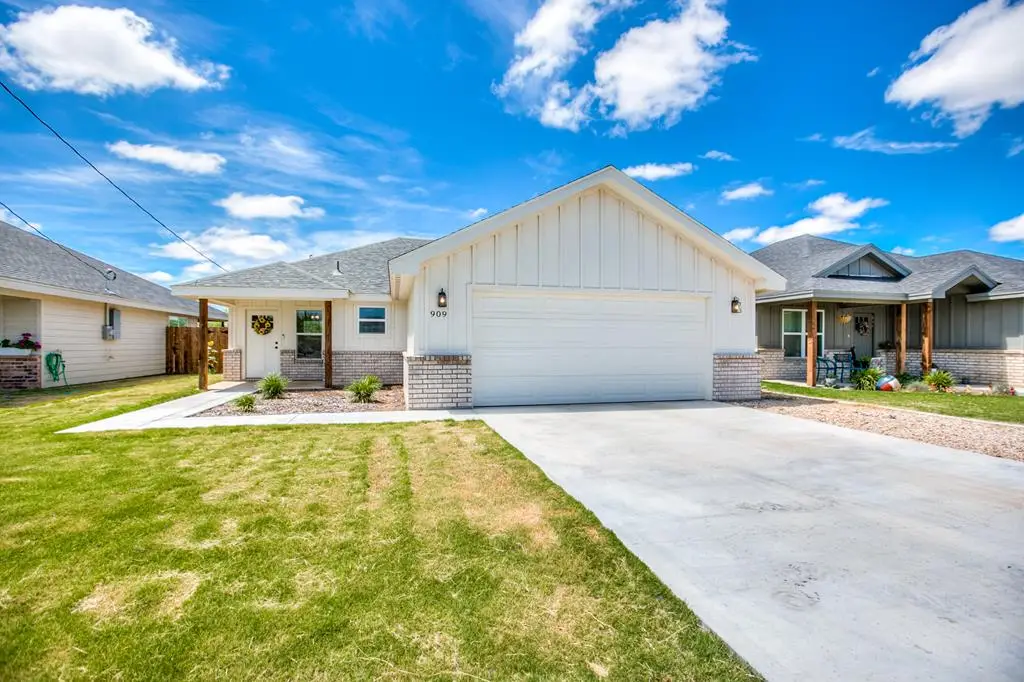 909 E 39th St, San Angelo, TX 76903 - Image #1