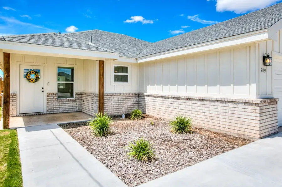 909 E 39th St, San Angelo, TX 76903 - Image #2