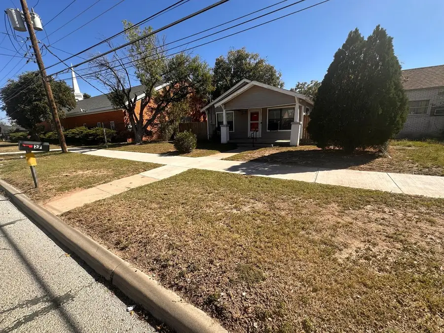 27 E 19th St, San Angelo, TX 76903 - Image #2