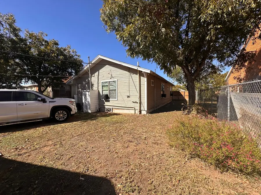 27 E 19th St, San Angelo, TX 76903 - Image #3