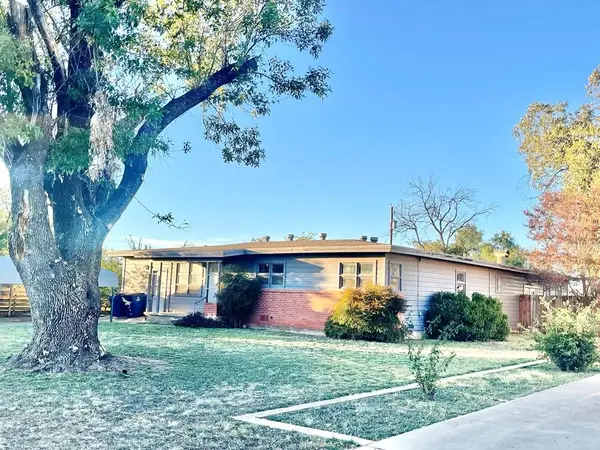 306 Laurel Drive, Winters, TX 79567