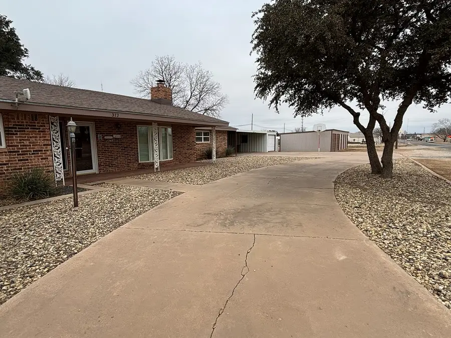 312 W Main St, Bronte, TX 76933 - Image #2