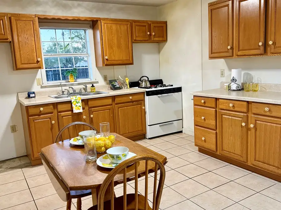 811 Akin St, San Angelo, TX 76903 - Image #2