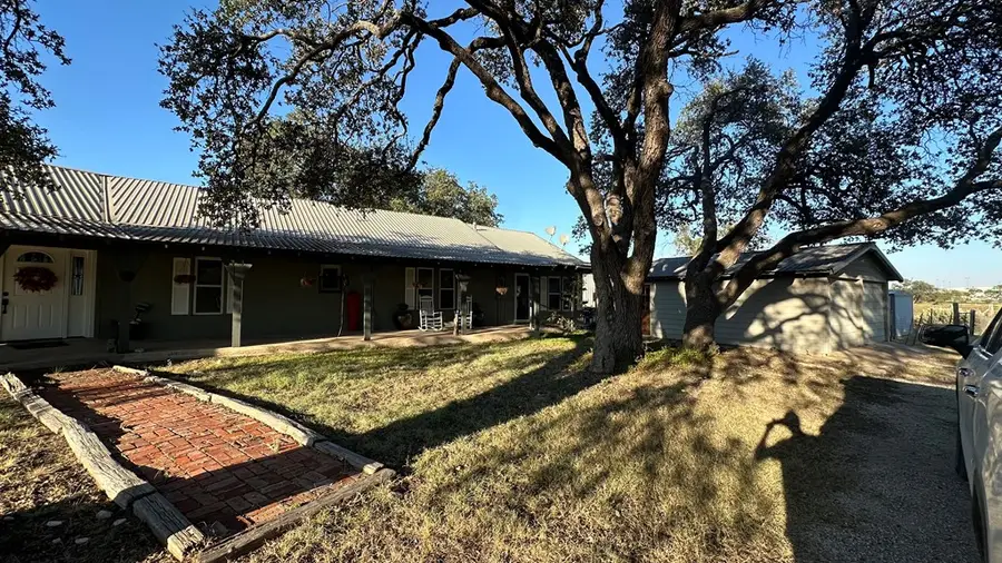 102 Carson St, Eden, TX 76837 - Image #2
