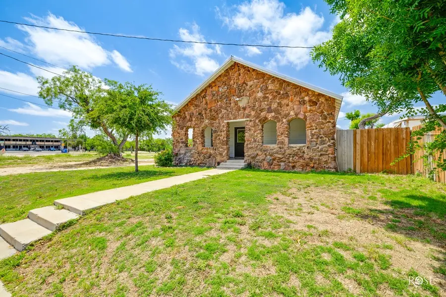 415 E Harris Ave, San Angelo, TX 76903 - Image #3