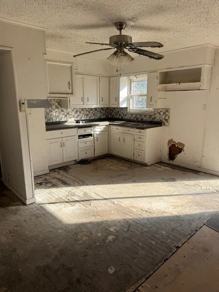 423 E 26th St, San Angelo, TX 76903 - Image #2