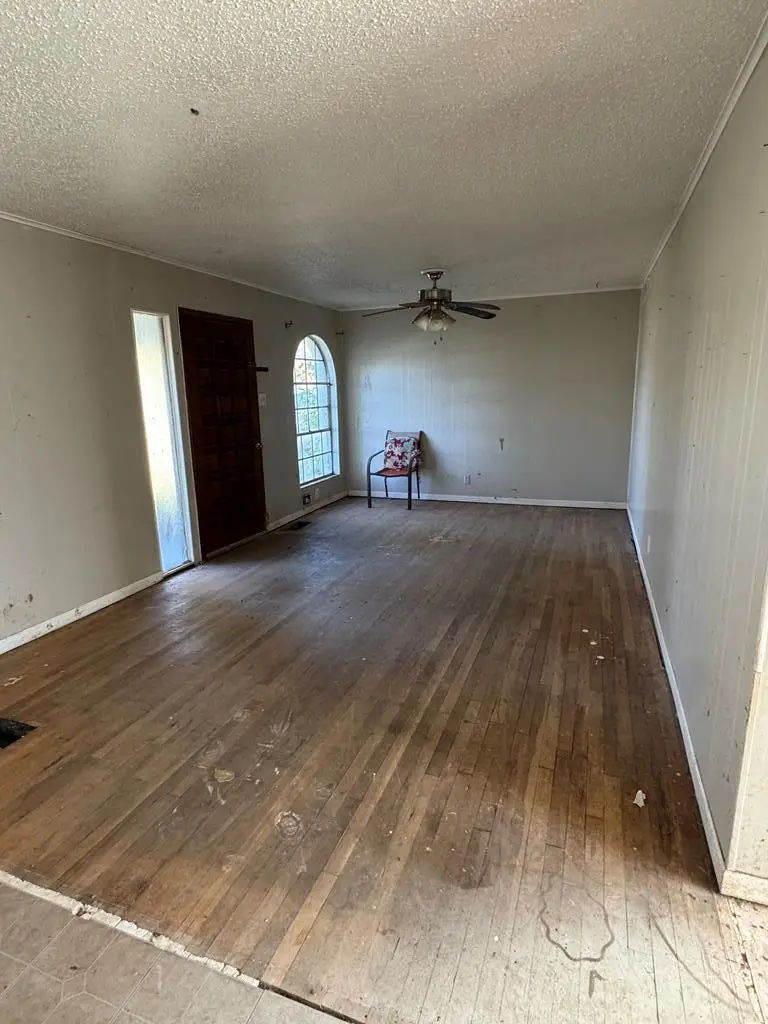 423 E 26th St, San Angelo, TX 76903 - Image #3