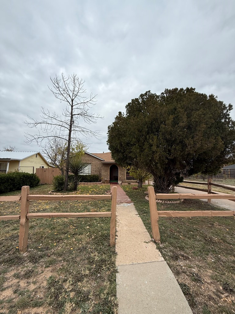 208 E 27th St, San Angelo, TX 76903 - Image #2