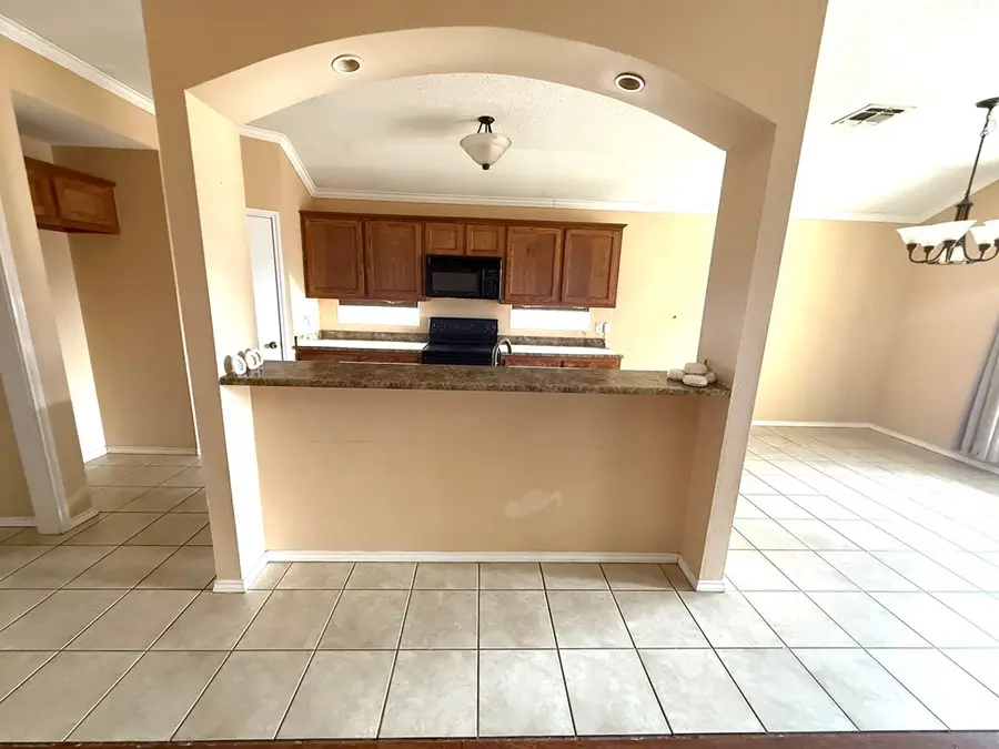 49 Amberwood Dr, San Angelo, TX 76903 - Image #3