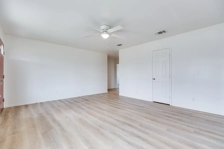 266 E 23rd St, San Angelo, TX 76903 - Image #3