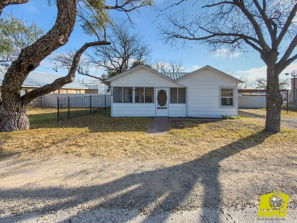 220 N Broadway St, Mertzon, TX 76941 - Image #1