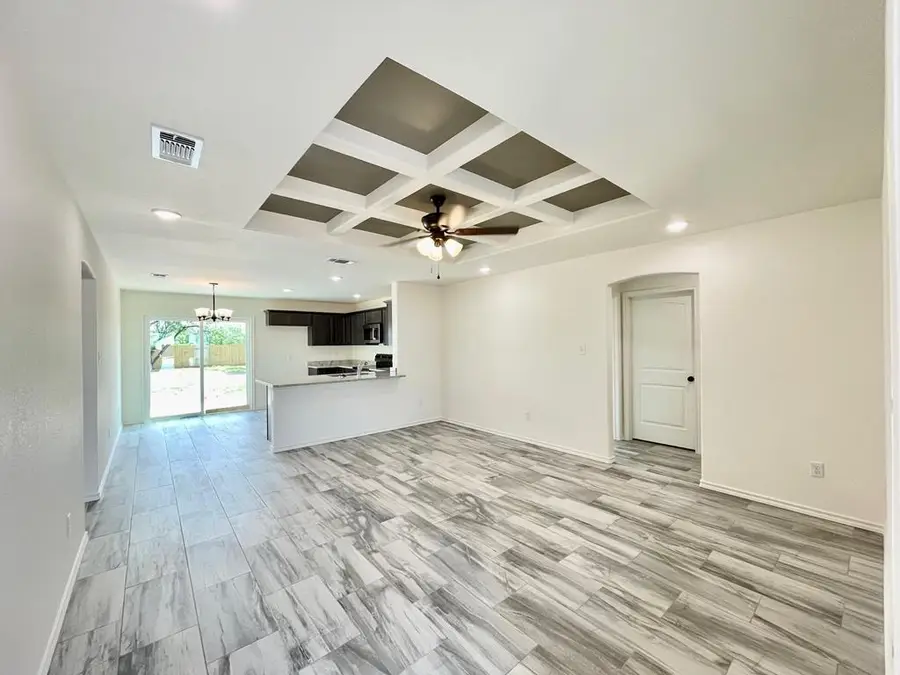 1407 Parker St, San Angelo, TX 76901 - #2