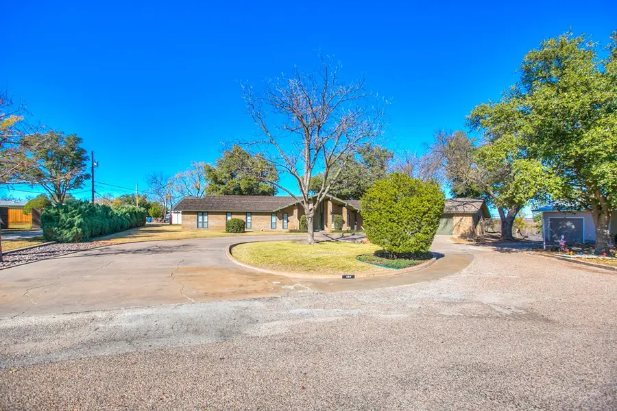 500 Mccarver Dr, Ballinger, TX 76821 - Image #2