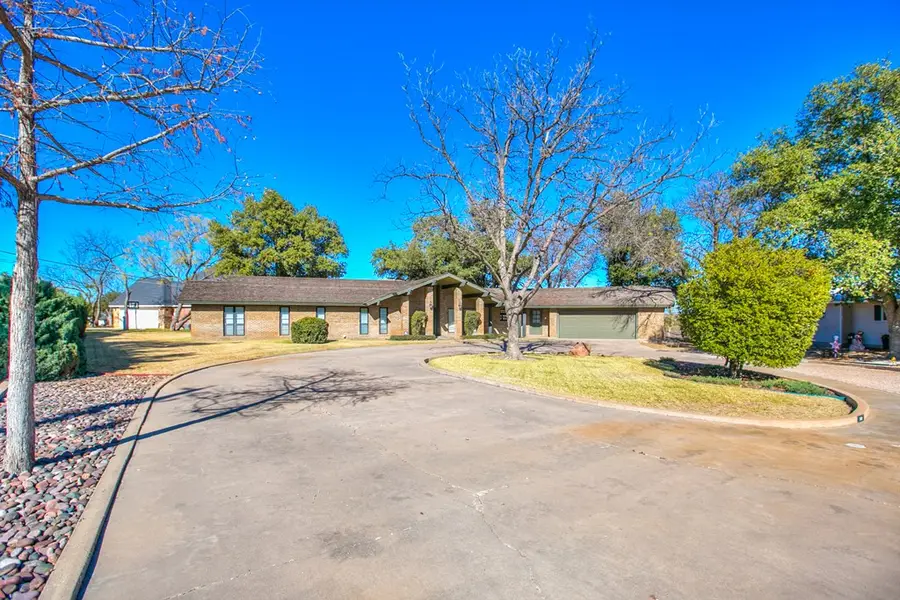 500 Mccarver Dr, Ballinger, TX 76821 - Image #3