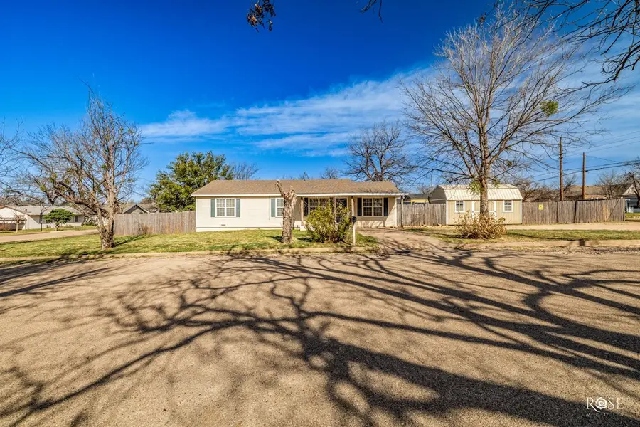 408 Murrell Ave, Ballinger, TX 76821 - Image #3