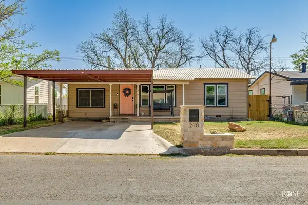 210 St Johns St, San Angelo, TX 76905