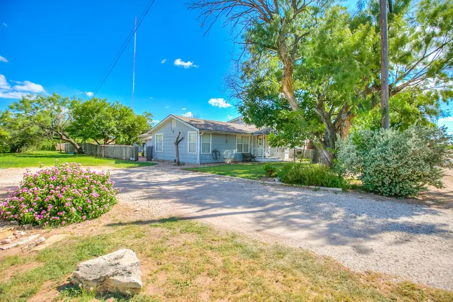 207 E 28th St, San Angelo, TX 76903 - Image #2