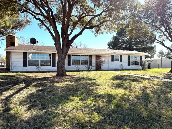 1424 Washington St, Robert Lee, TX 76945